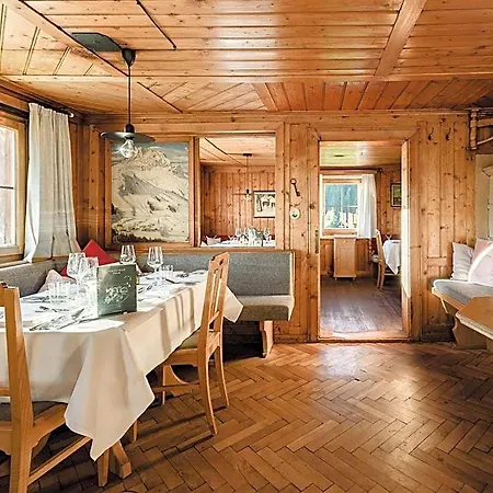 Holzgauer Haus Warth (Vorarlberg)