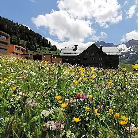 Holzgauer Haus Warth (Vorarlberg)